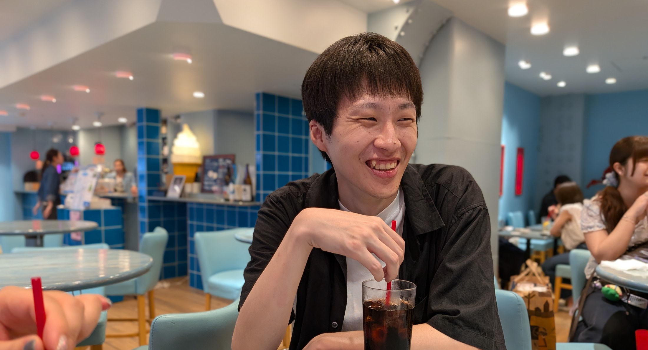 E.H（人事部取締役 副社長）